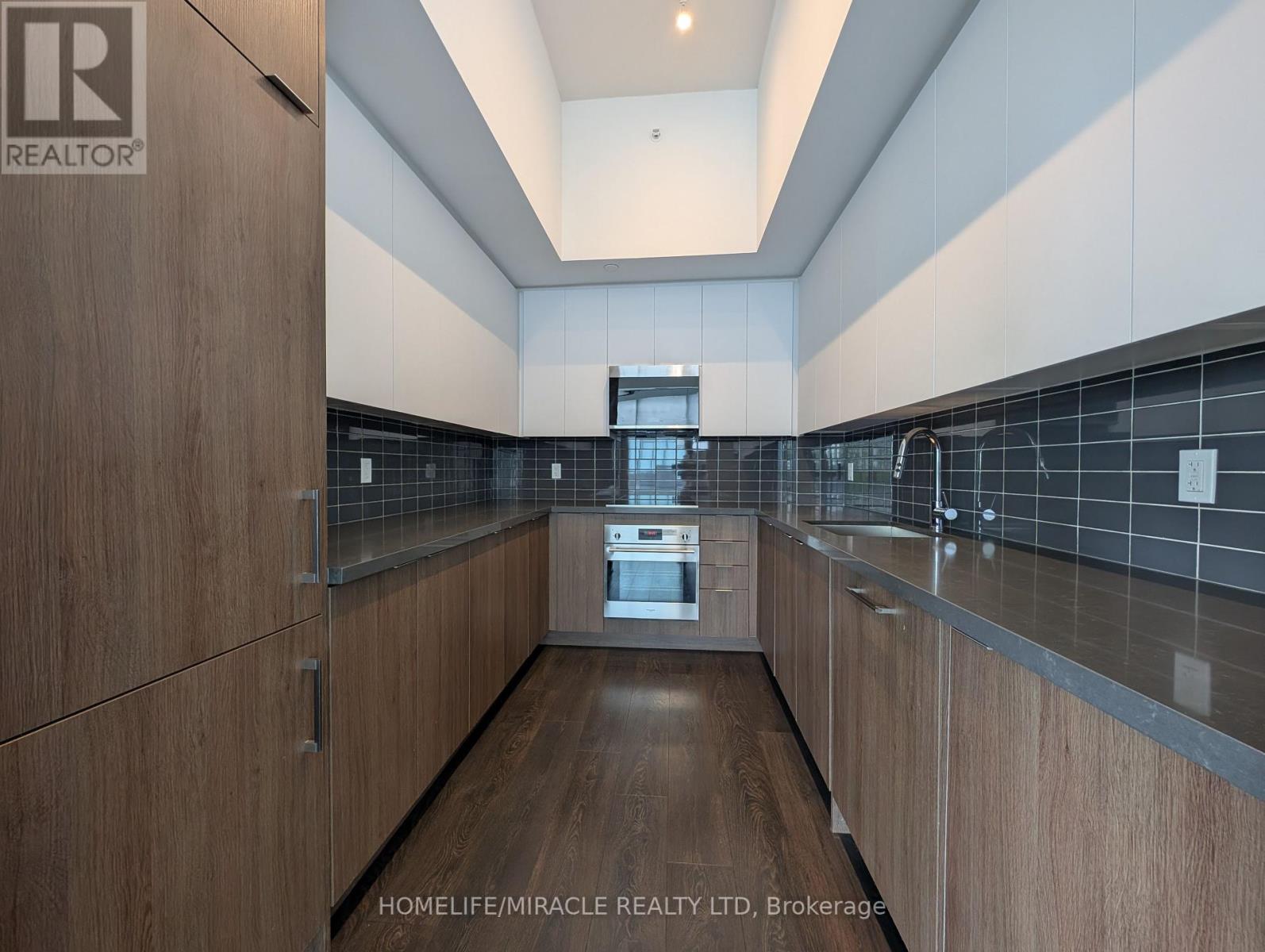 310 - 297 Oak Walk Drive, Oakville, Ontario  L6H 6Z3 - Photo 5 - W12455346