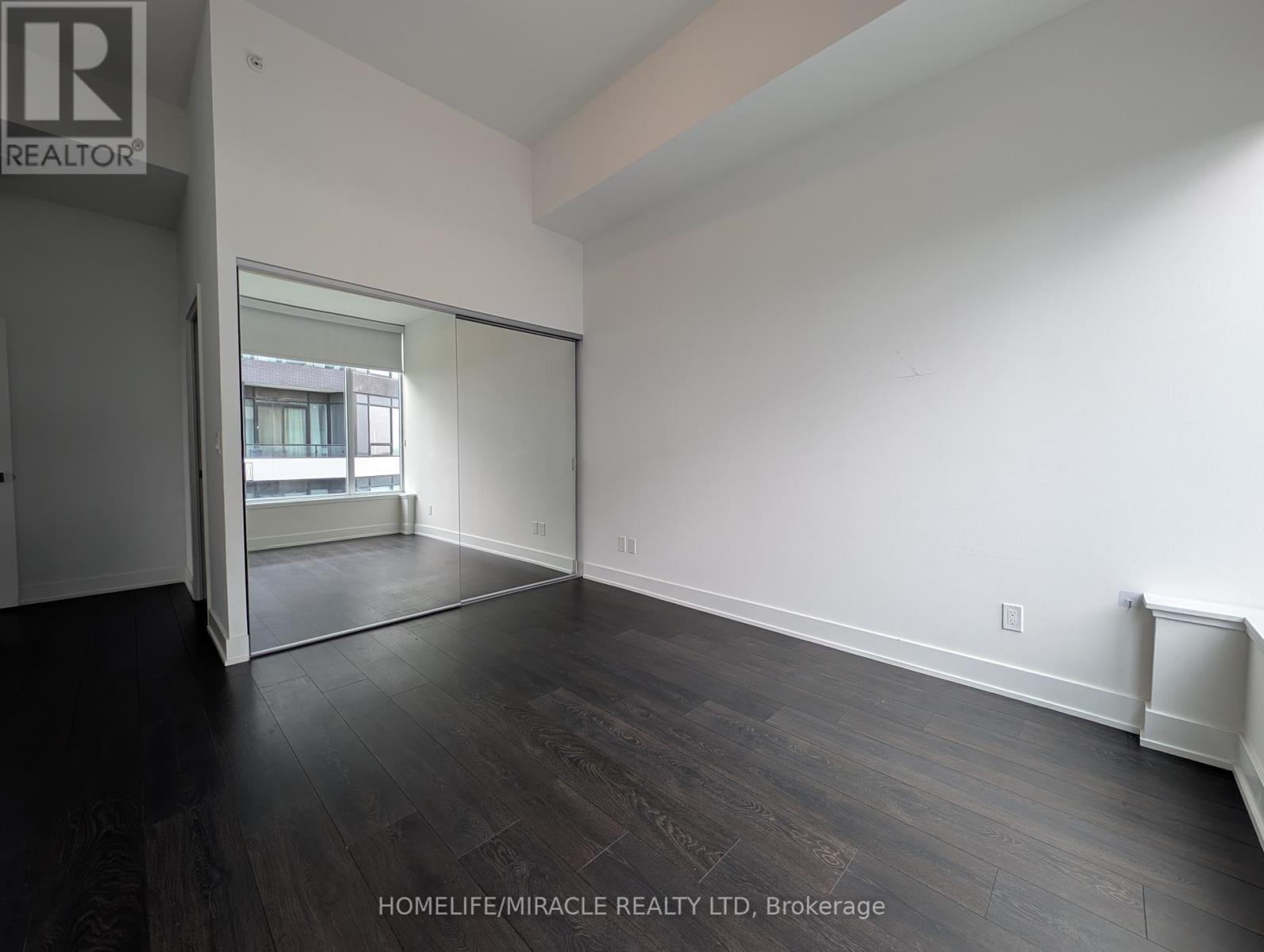 310 - 297 Oak Walk Drive, Oakville, Ontario  L6H 6Z3 - Photo 8 - W12455346