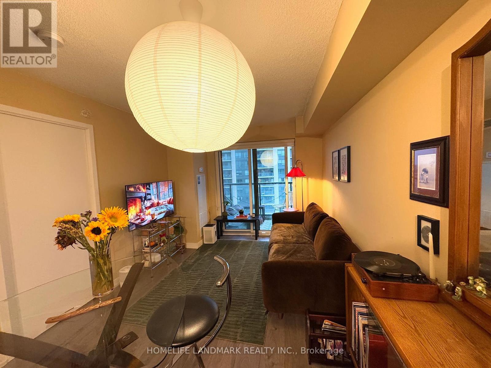 1908 - 1410 Dupont Street, Toronto, Ontario  M6H 0B6 - Photo 4 - W12455369
