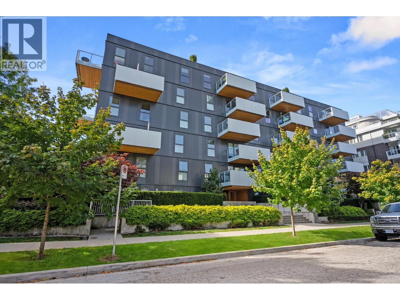 204 5089 QUEBEC STREET, Vancouver, British Columbia