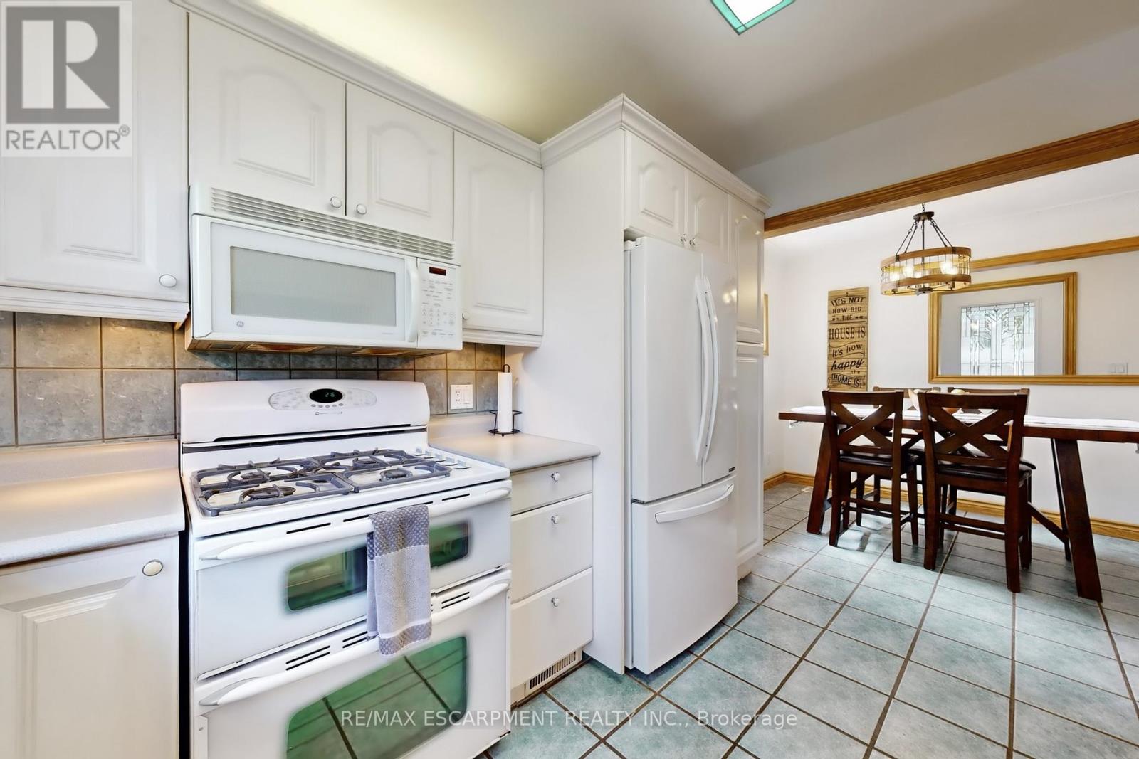 23 Sylvia Crescent, Hamilton, Ontario  L8K 2A8 - Photo 10 - X12455278