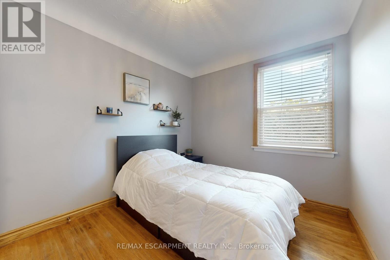 23 Sylvia Crescent, Hamilton, Ontario  L8K 2A8 - Photo 11 - X12455278