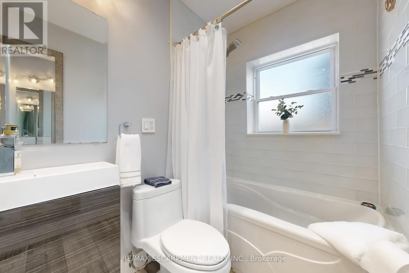 23 Sylvia Crescent, Hamilton, Ontario  L8K 2A8 - Photo 13 - X12455278