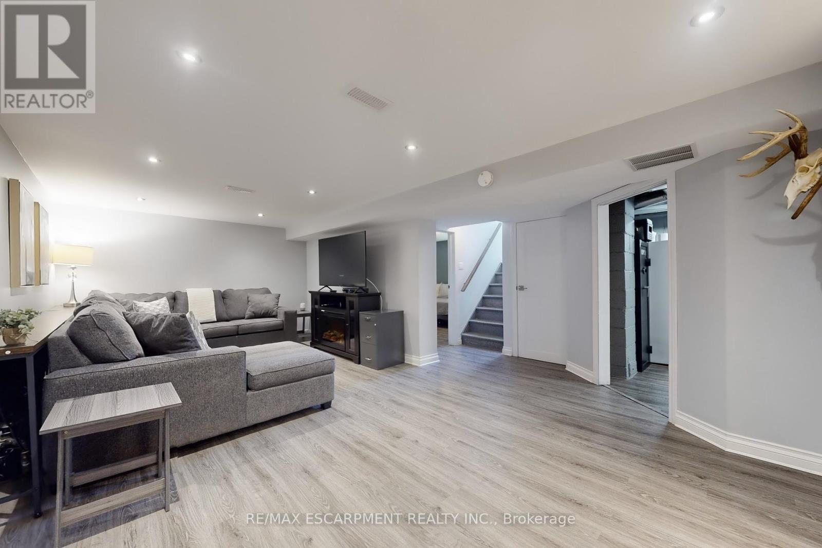 23 Sylvia Crescent, Hamilton, Ontario  L8K 2A8 - Photo 18 - X12455278