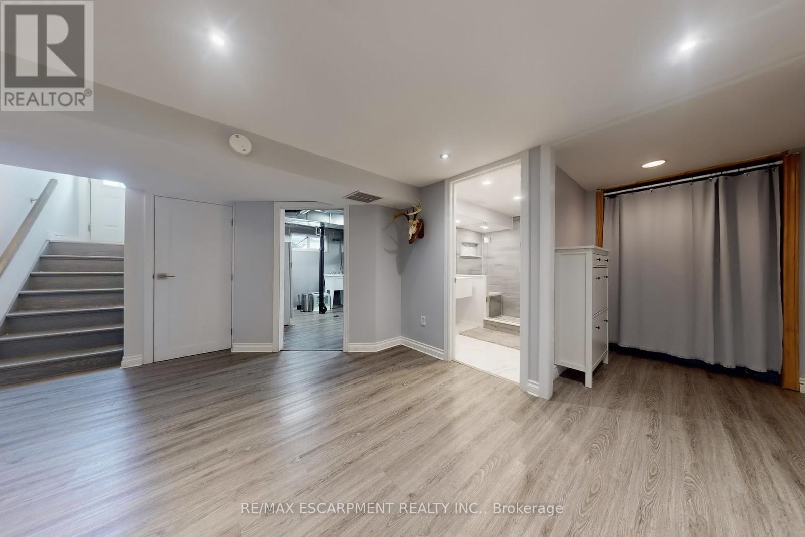 23 Sylvia Crescent, Hamilton, Ontario  L8K 2A8 - Photo 19 - X12455278