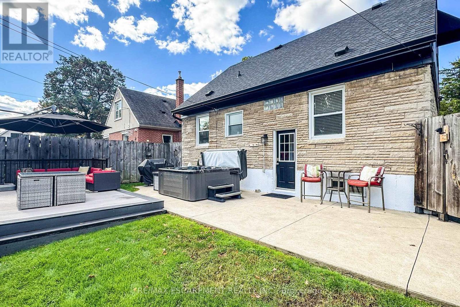 23 Sylvia Crescent, Hamilton, Ontario  L8K 2A8 - Photo 24 - X12455278