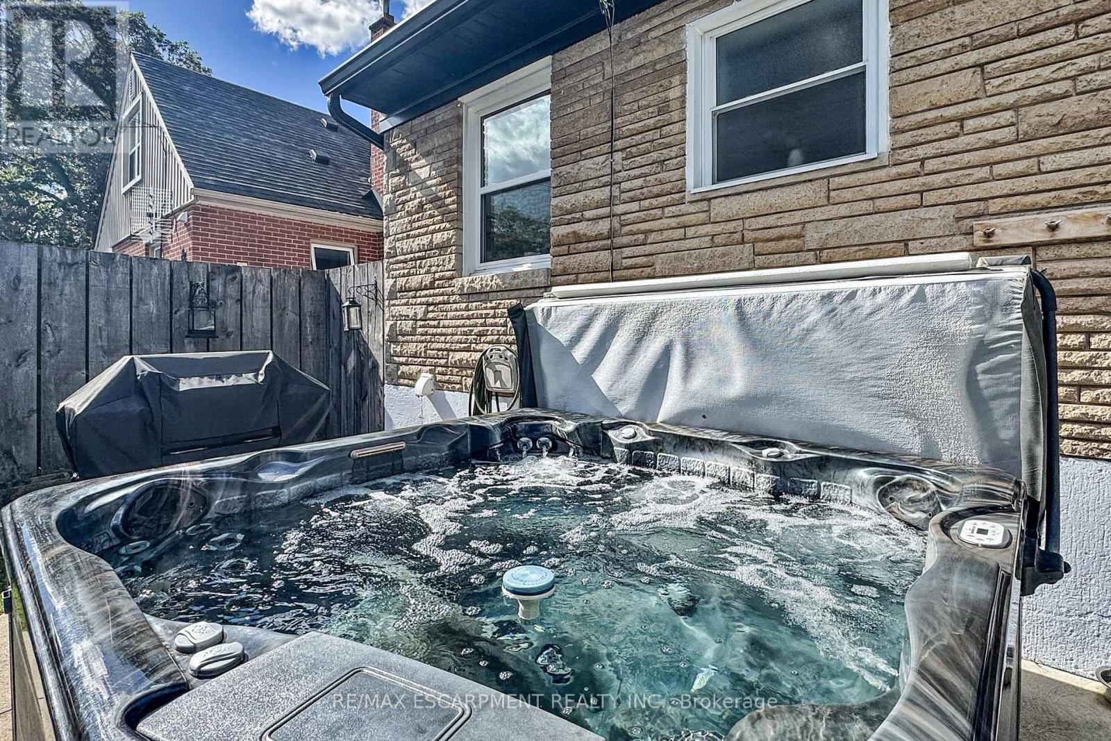 23 Sylvia Crescent, Hamilton, Ontario  L8K 2A8 - Photo 27 - X12455278