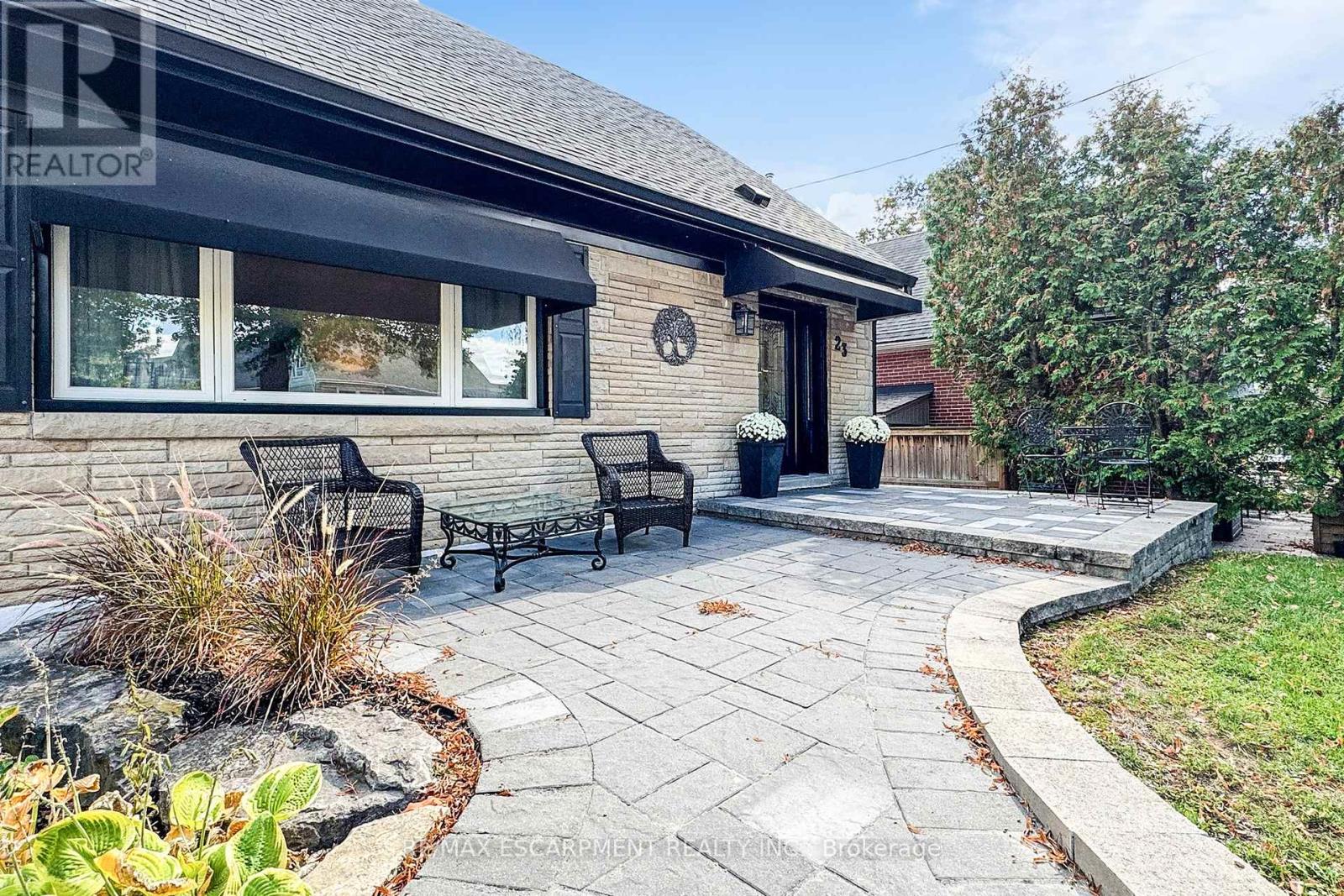 23 Sylvia Crescent, Hamilton, Ontario  L8K 2A8 - Photo 3 - X12455278