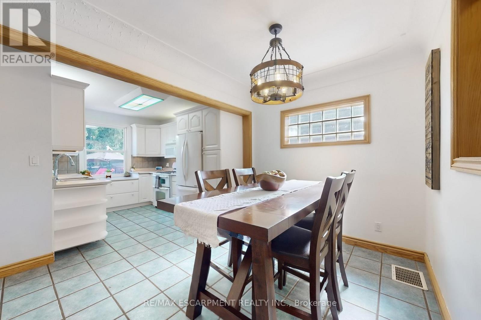 23 Sylvia Crescent, Hamilton, Ontario  L8K 2A8 - Photo 7 - X12455278