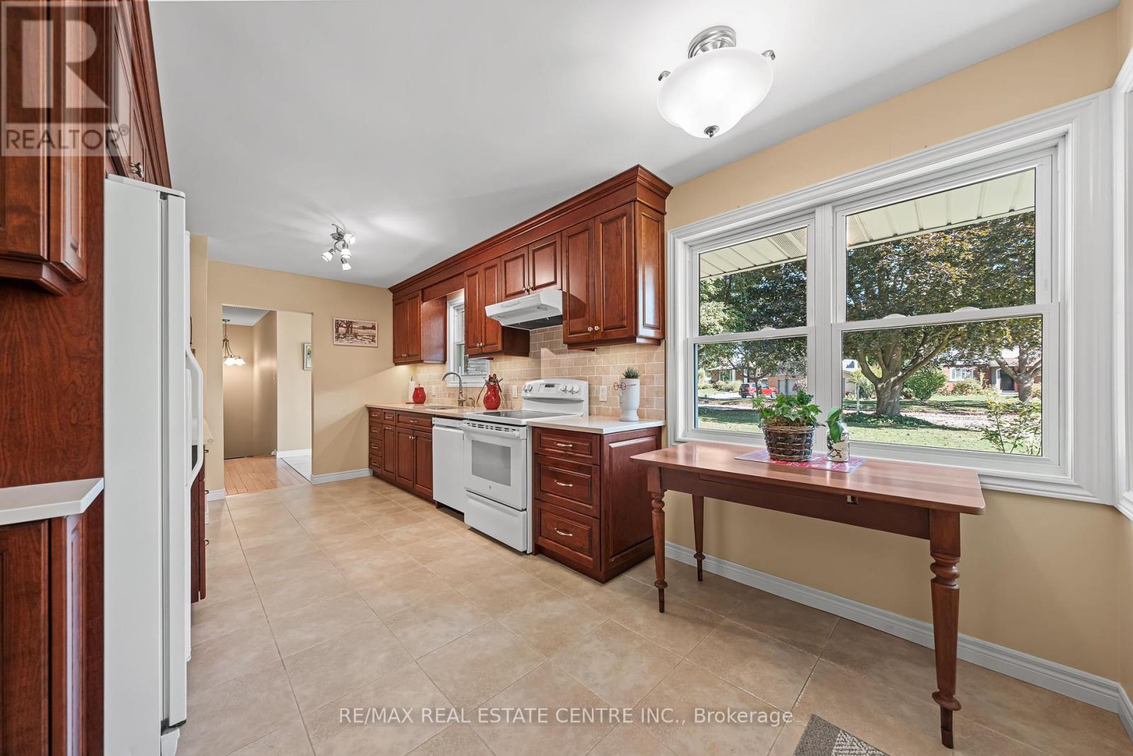 45 Highland Crescent, Cambridge, Ontario  N1S 1L7 - Photo 12 - X12455284