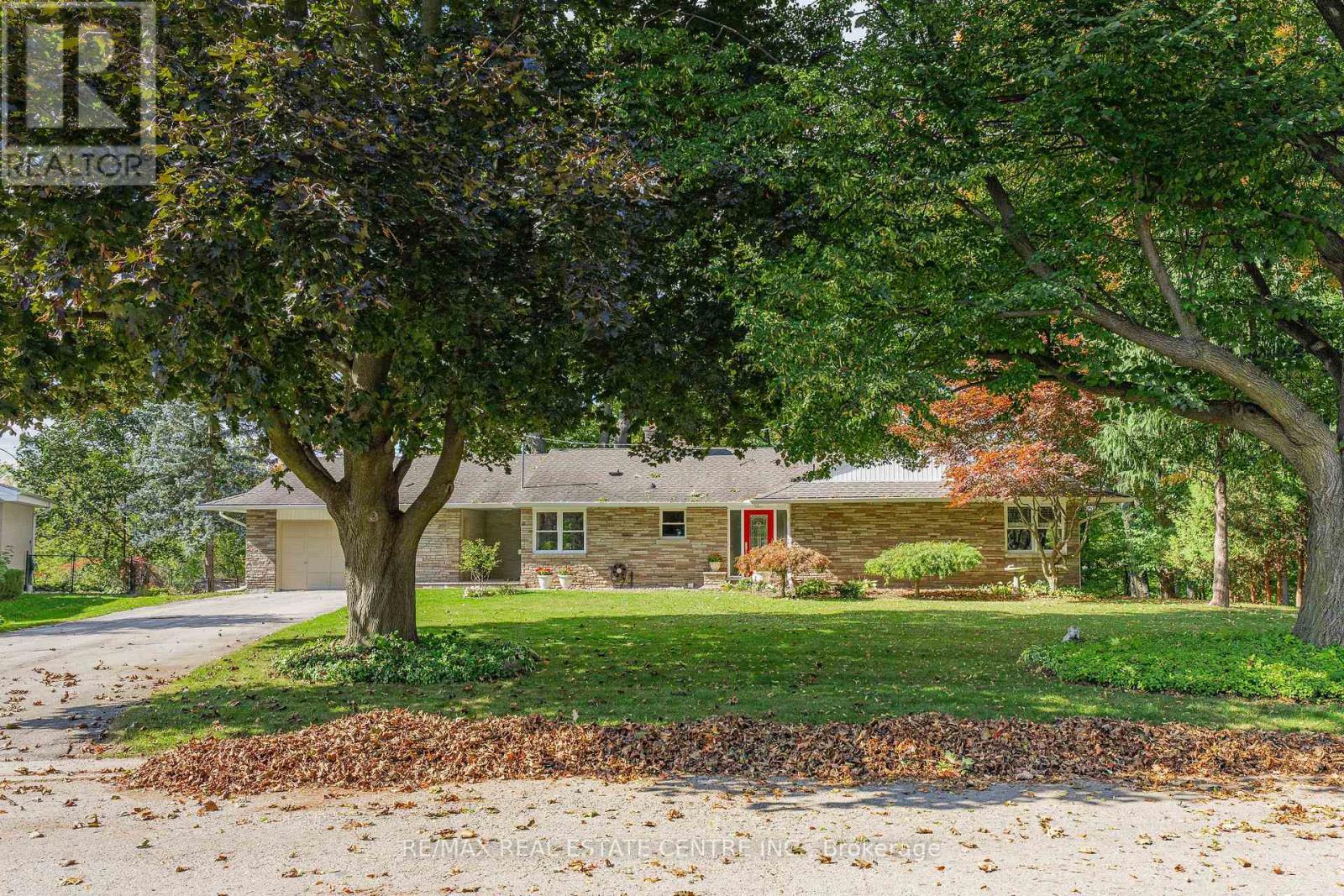 45 Highland Crescent, Cambridge, Ontario  N1S 1L7 - Photo 3 - X12455284