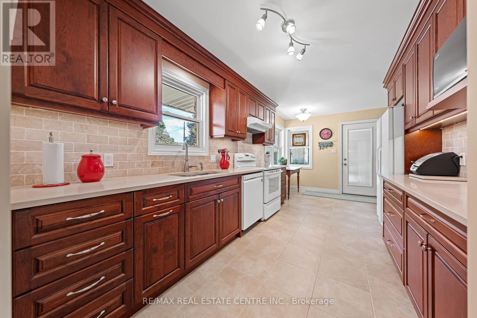 45 Highland Crescent, Cambridge, Ontario  N1S 1L7 - Photo 8 - X12455284