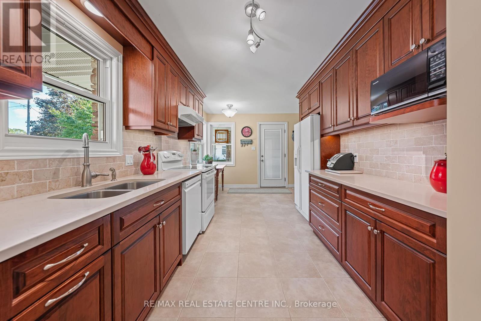 45 Highland Crescent, Cambridge, Ontario  N1S 1L7 - Photo 9 - X12455284