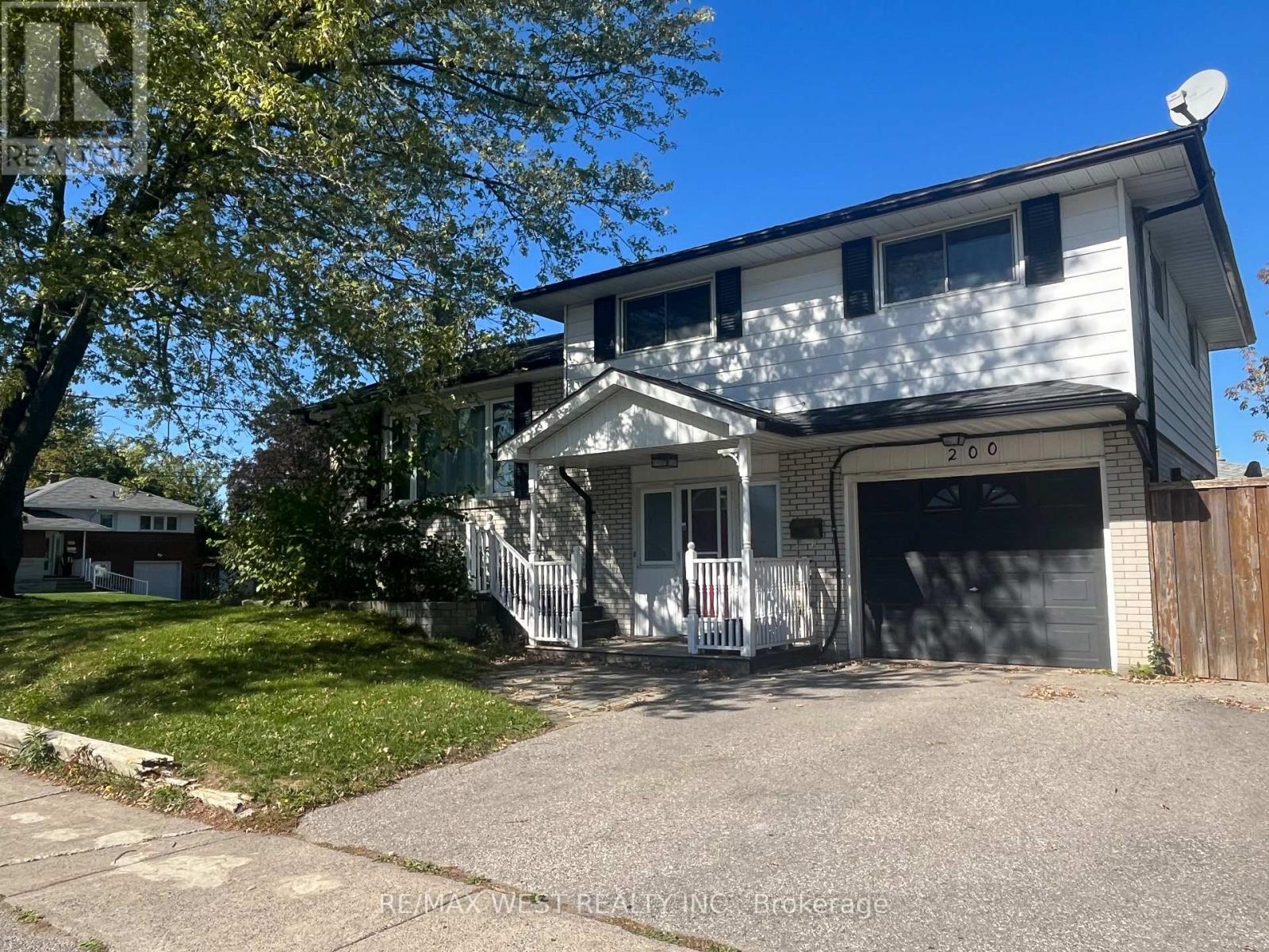MAIN - 200 CRAWFORTH STREET, Whitby, Ontario