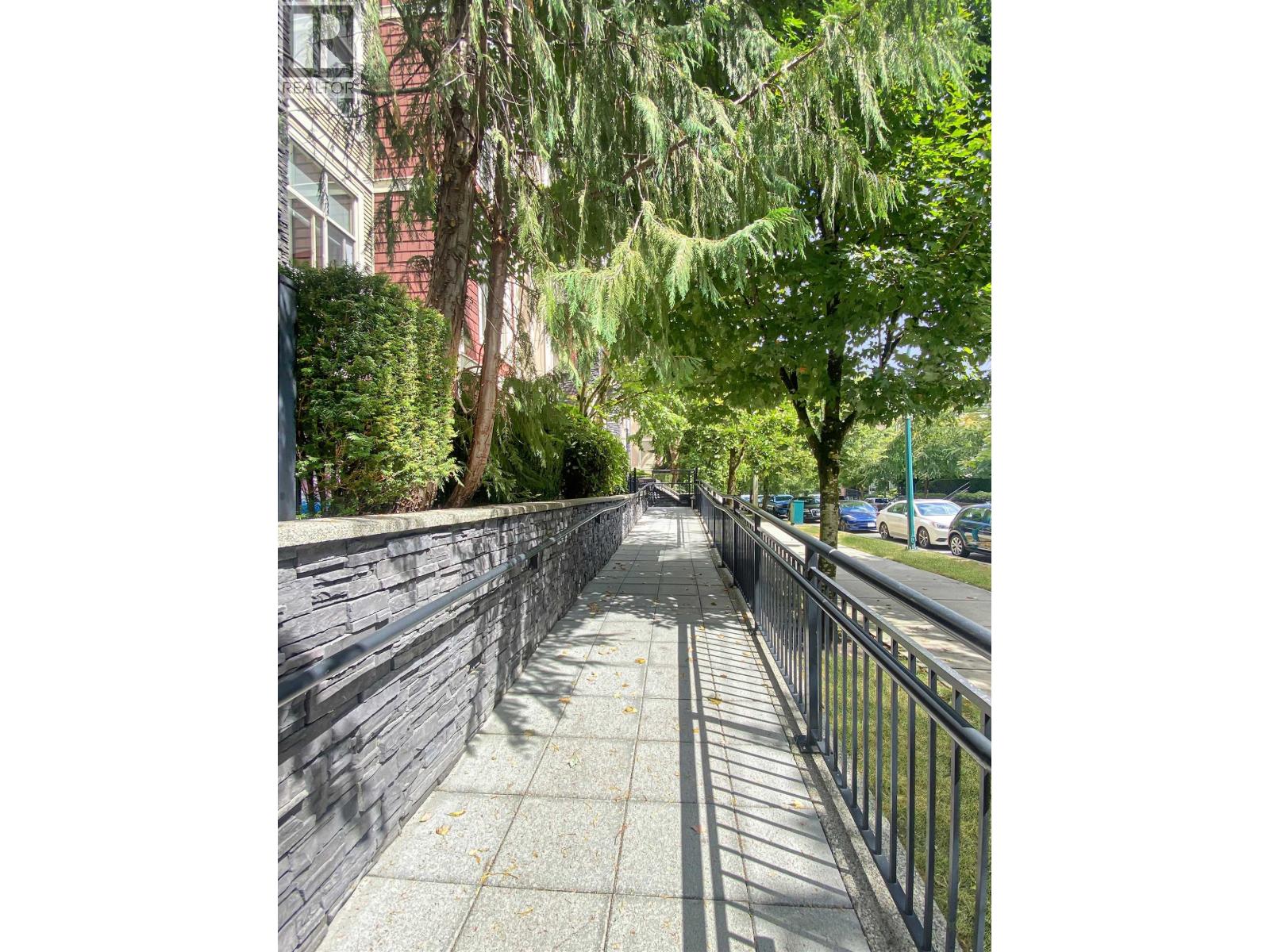102 2477 Kelly Avenue, Port Coquitlam, British Columbia  V3C 0B3 - Photo 2 - R3057234