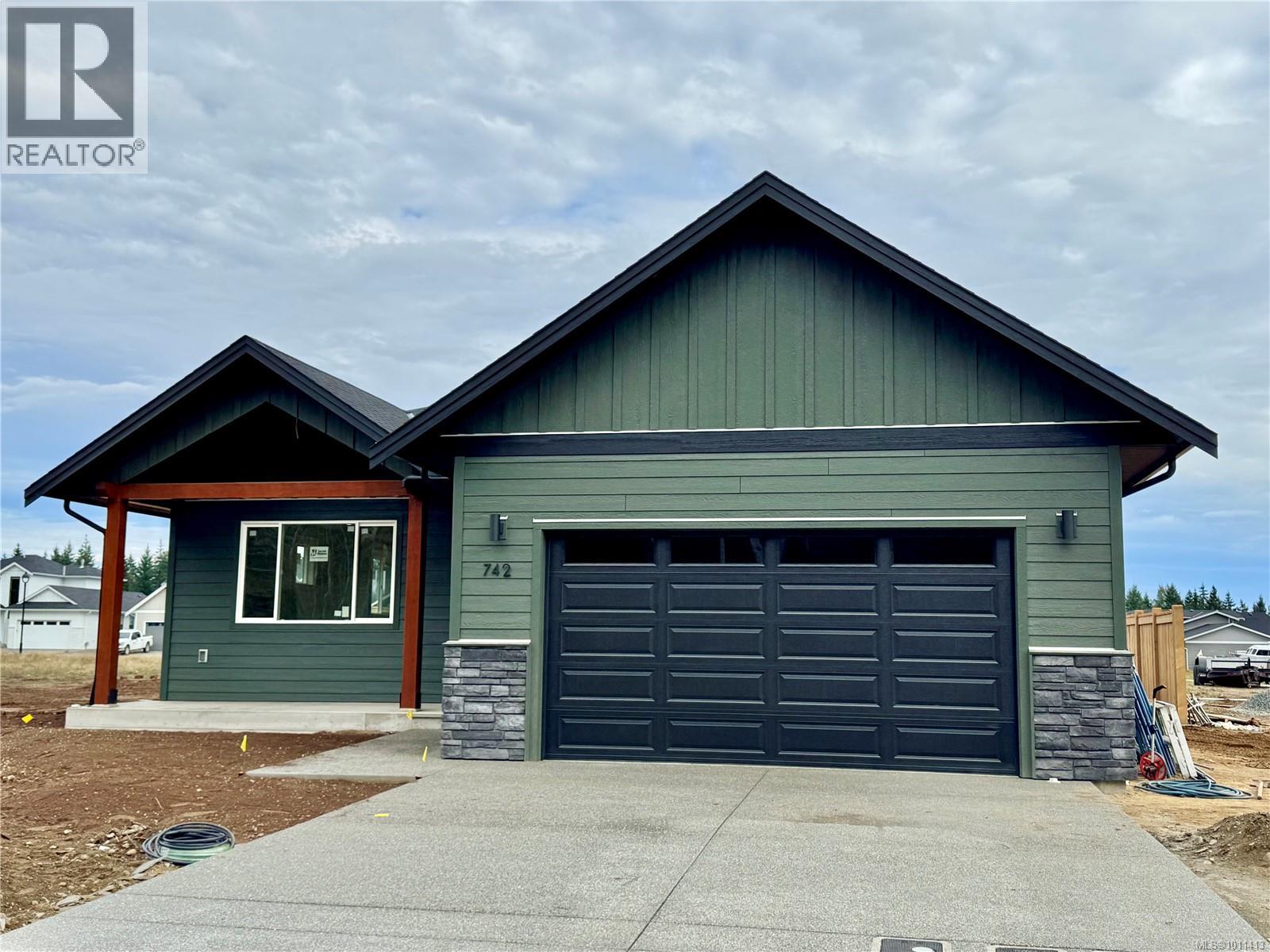 742 Salmonberry St, Campbell River, British Columbia  V9H 0G1 - Photo 2 - 1011413