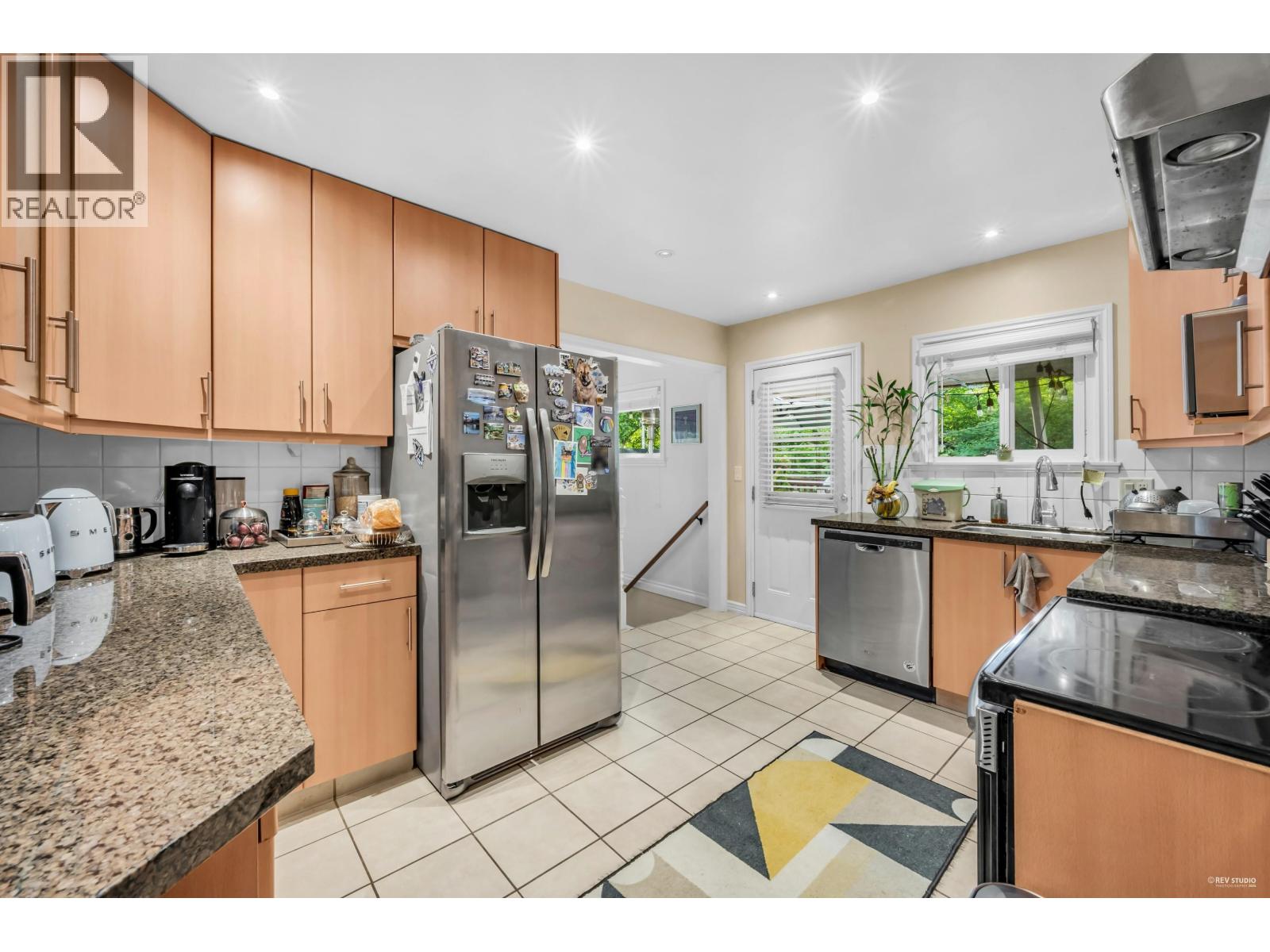 1052 Montroyal Boulevard, North Vancouver, British Columbia  V7R 2H4 - Photo 11 - R3057221