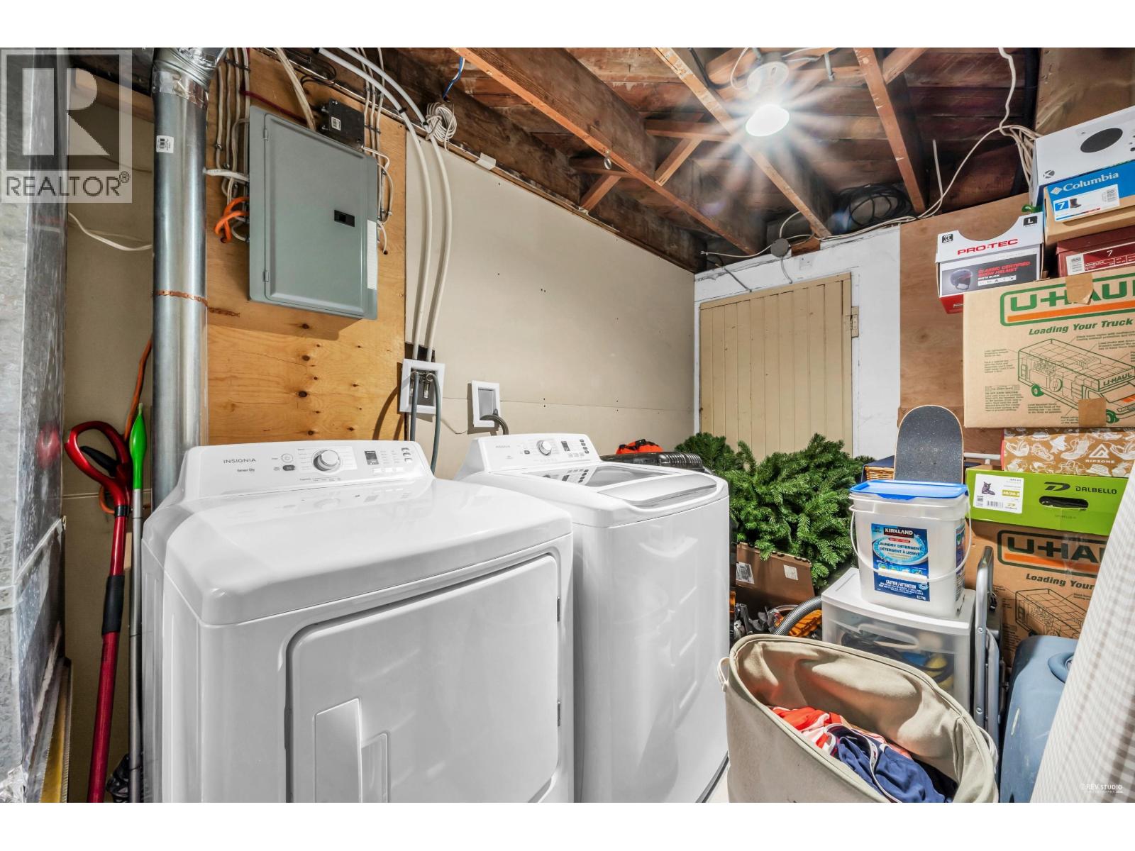 1052 Montroyal Boulevard, North Vancouver, British Columbia  V7R 2H4 - Photo 17 - R3057221
