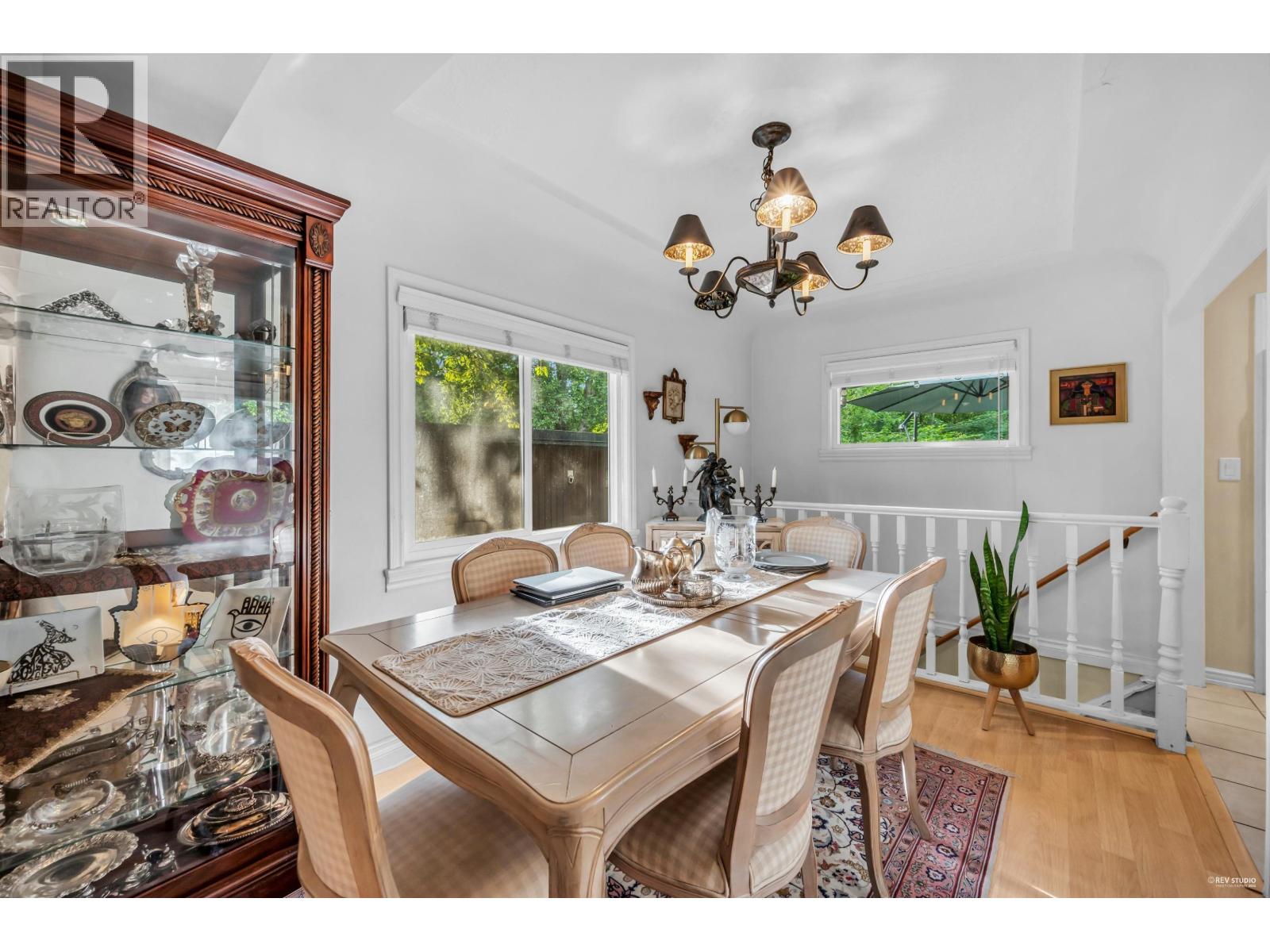 1052 Montroyal Boulevard, North Vancouver, British Columbia  V7R 2H4 - Photo 6 - R3057221