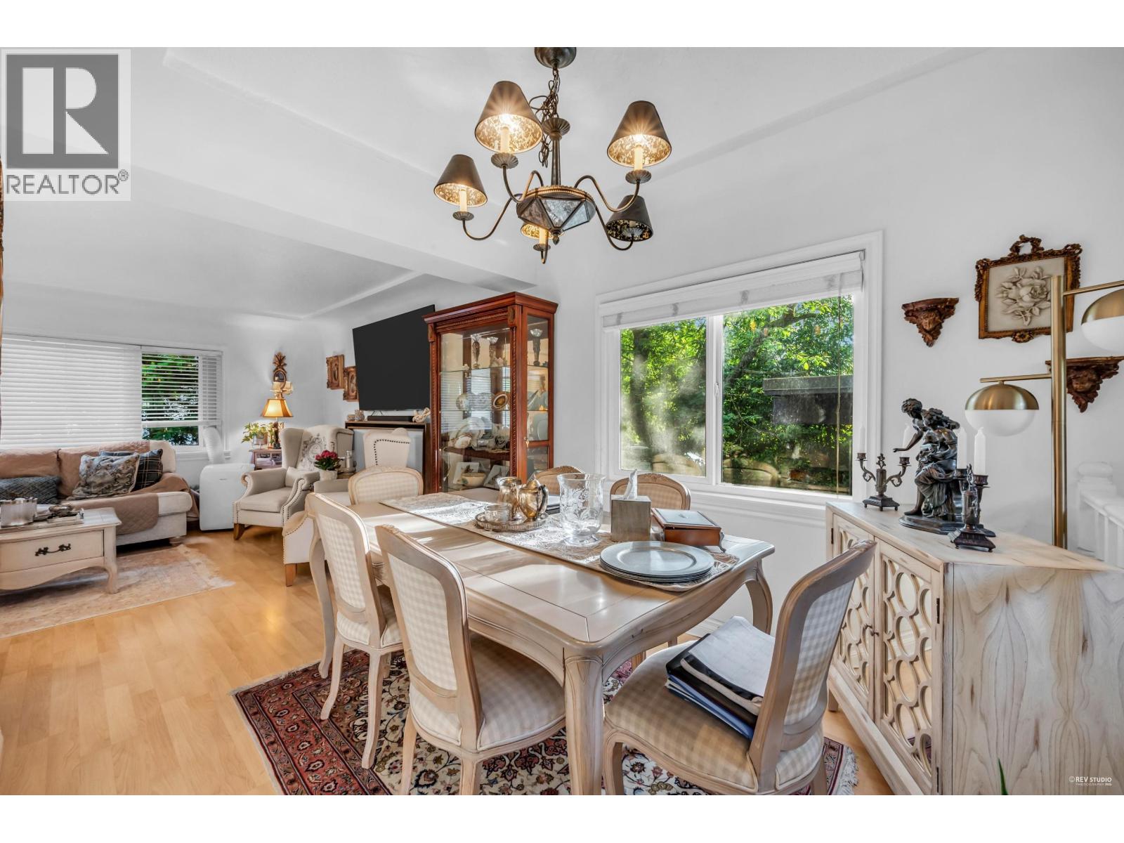 1052 Montroyal Boulevard, North Vancouver, British Columbia  V7R 2H4 - Photo 7 - R3057221