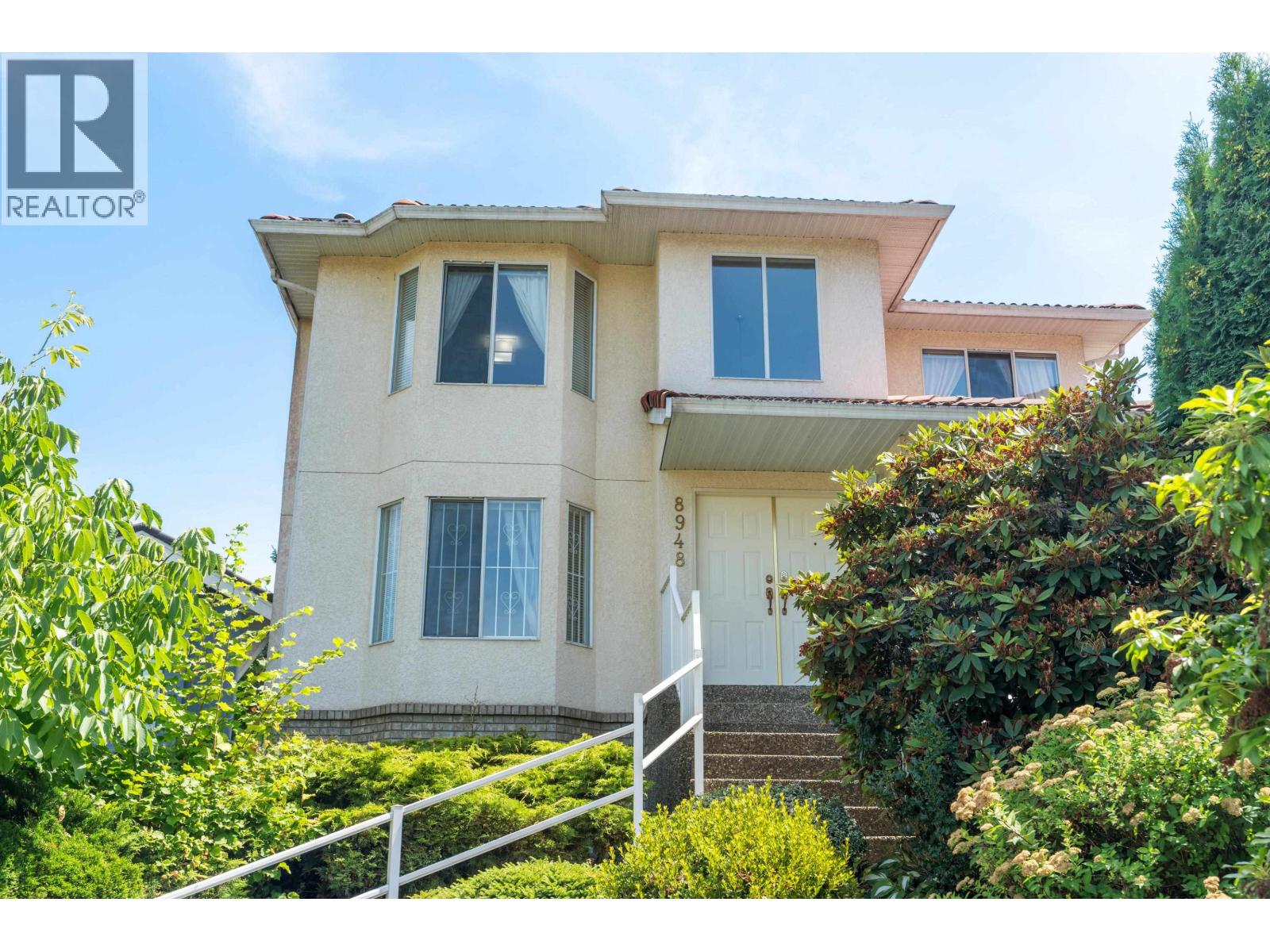 8948 Yarrow Place, Burnaby, British Columbia  V3N 4W1 - Photo 2 - R3057237