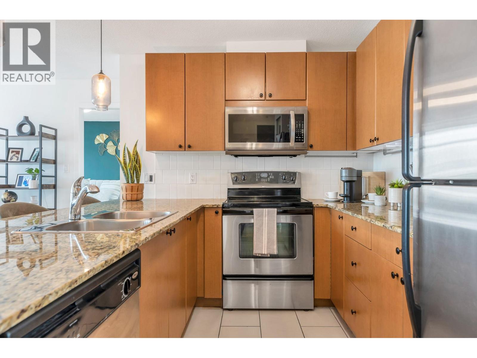 606 610 Victoria Street, New Westminster, British Columbia  V3M 0A5 - Photo 5 - R3057075