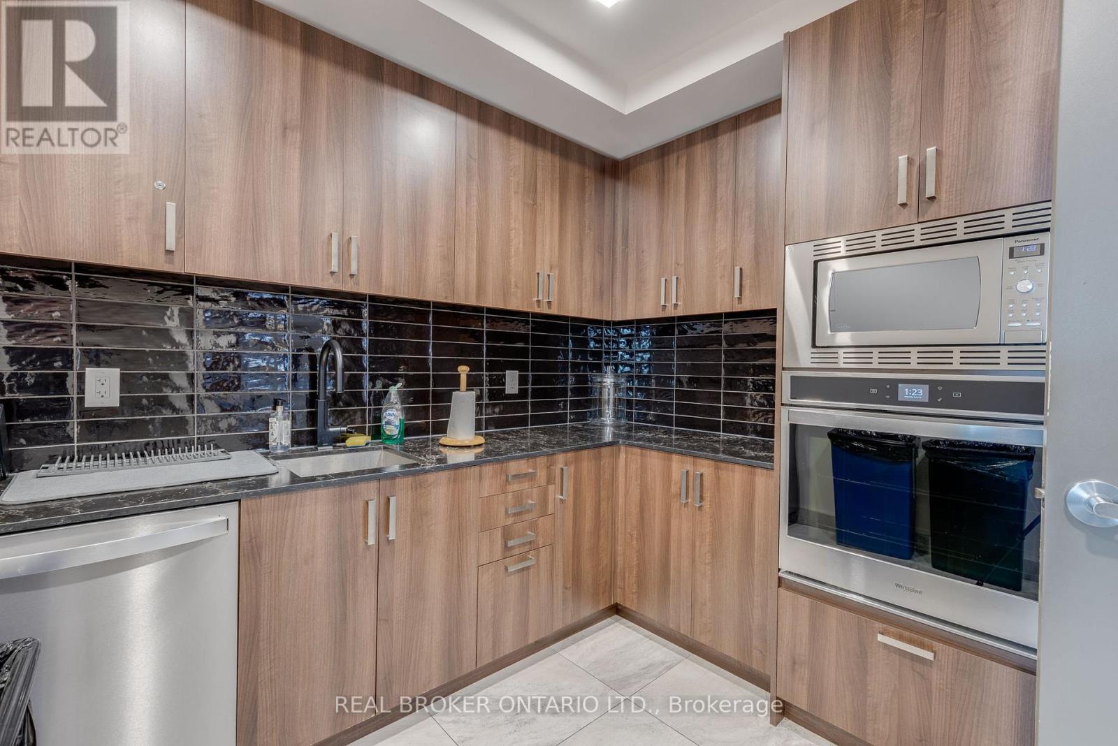 236 - 1575 Lakeshore Road W, Mississauga, Ontario  L5J 1J4 - Photo 37 - W12455013