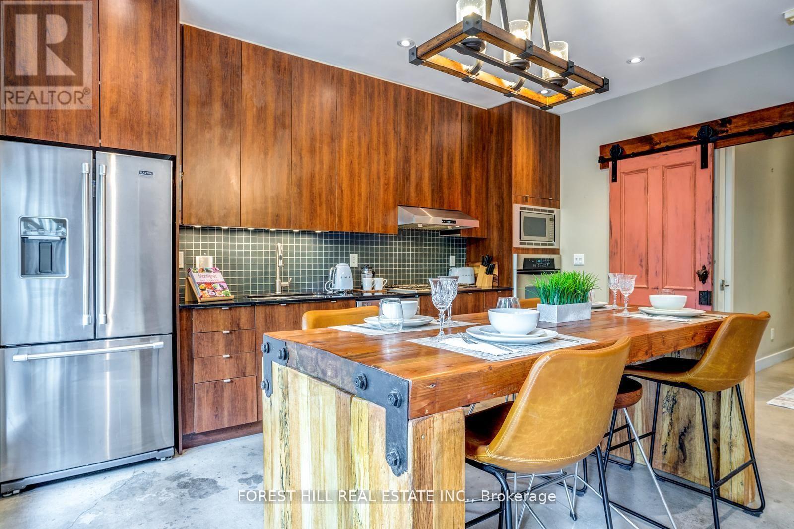 103 - 23 Brant Street, Toronto, Ontario  M5V 2L5 - Photo 3 - C12455379