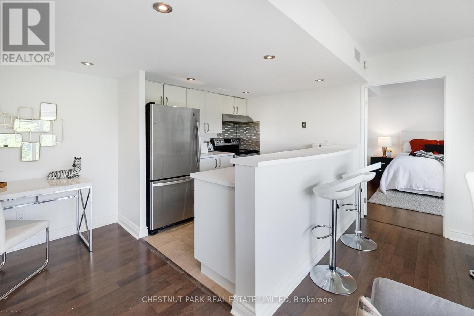 201 - 97 Lawton Boulevard, Toronto, Ontario  M4V 1Z6 - Photo 19 - C12455397
