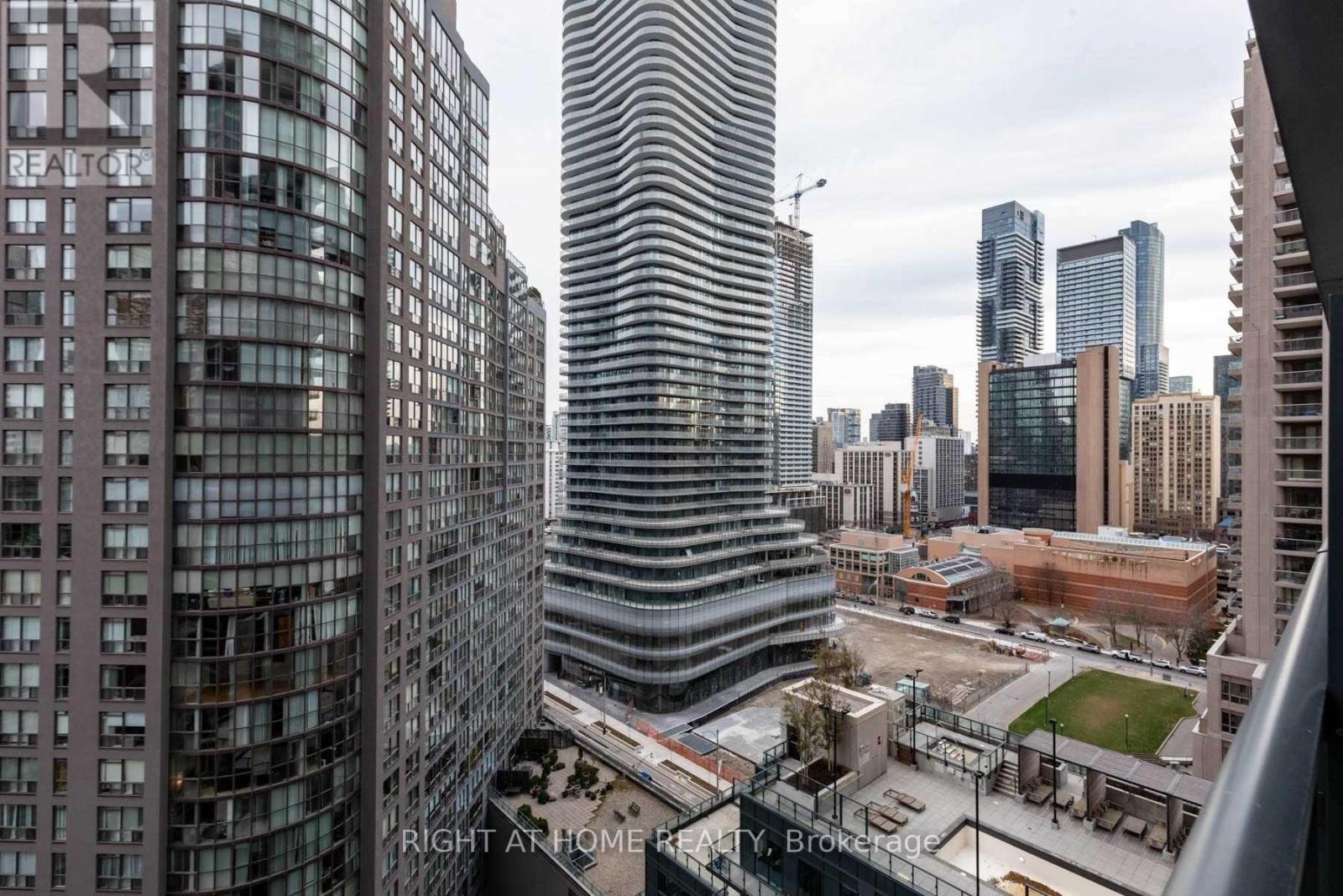 1518 - 955 Bay Street, Toronto, Ontario  M5S 0C6 - Photo 17 - C12455405