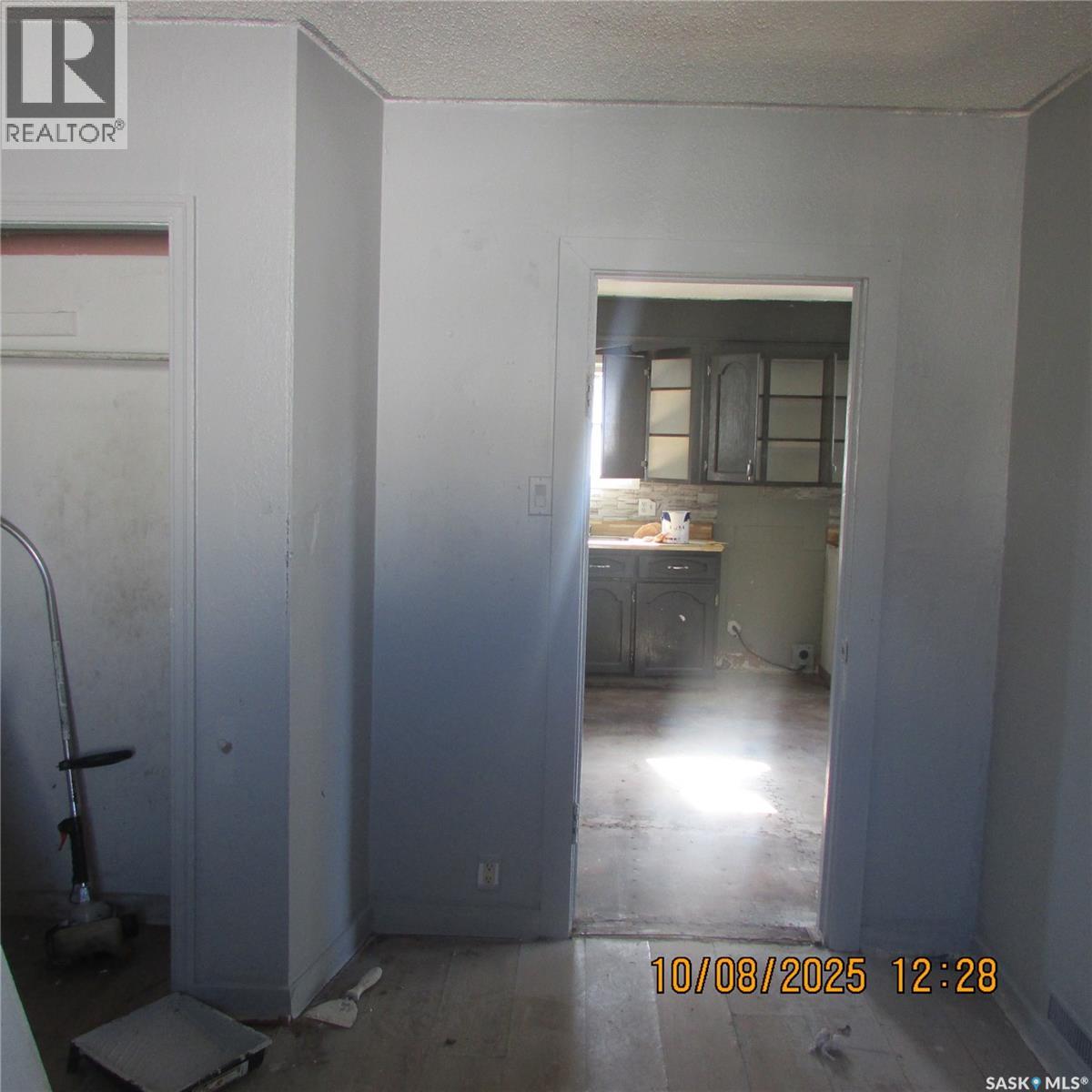 421 Mcintyre Street, Regina, Saskatchewan  S4R 2M2 - Photo 8 - SK020568