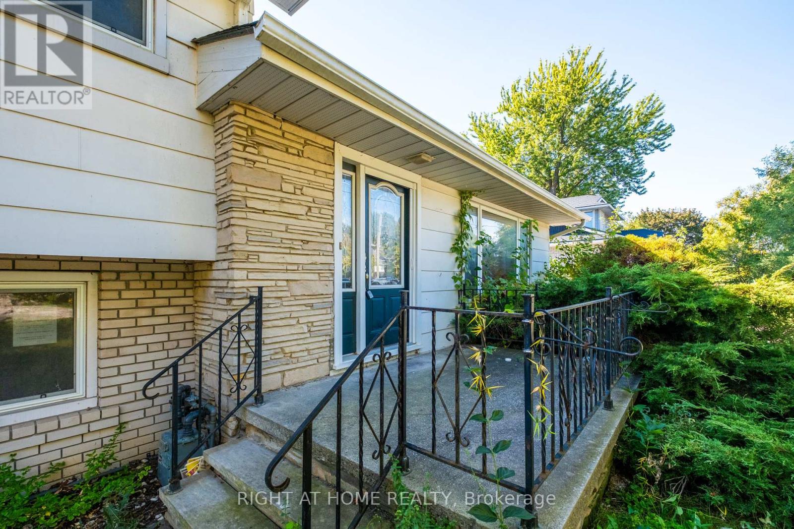 275 Miami Drive, Georgina, Ontario  L4P 2Z5 - Photo 3 - N12455382