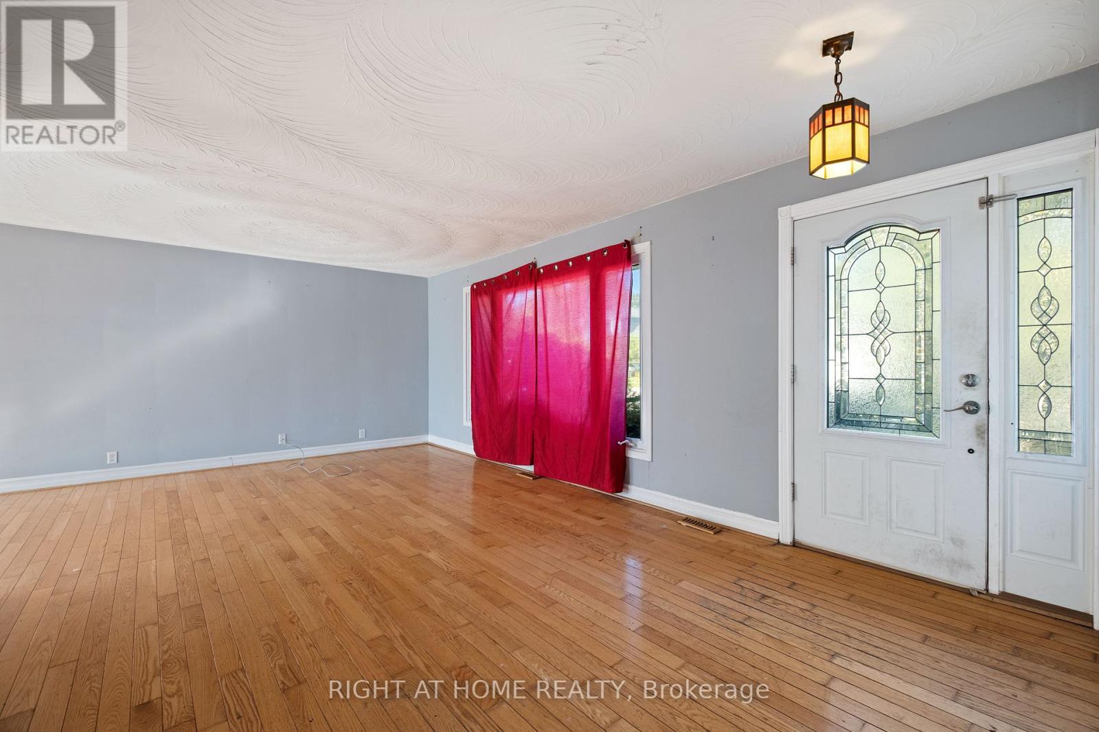 275 Miami Drive, Georgina, Ontario  L4P 2Z5 - Photo 4 - N12455382