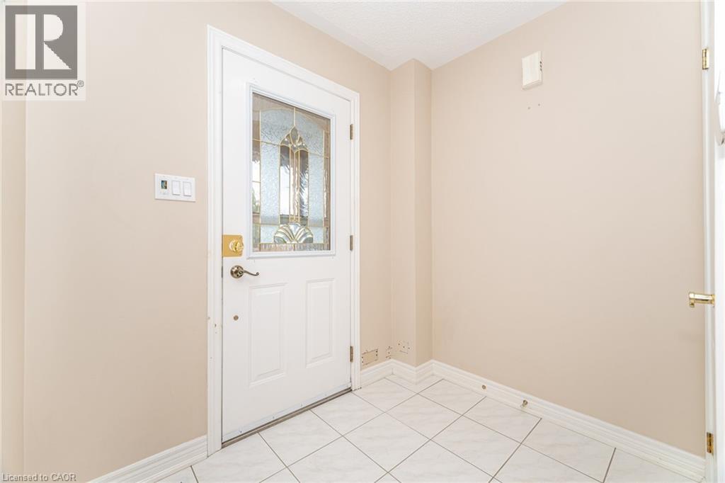 7064 Walworth Court, Mississauga, Ontario  L5N 7L4 - Photo 9 - 40778050