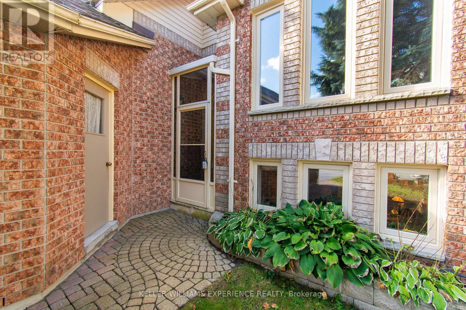 68 Dyer Drive, Wasaga Beach, Ontario  L9Z 1E4 - Photo 2 - S12455404