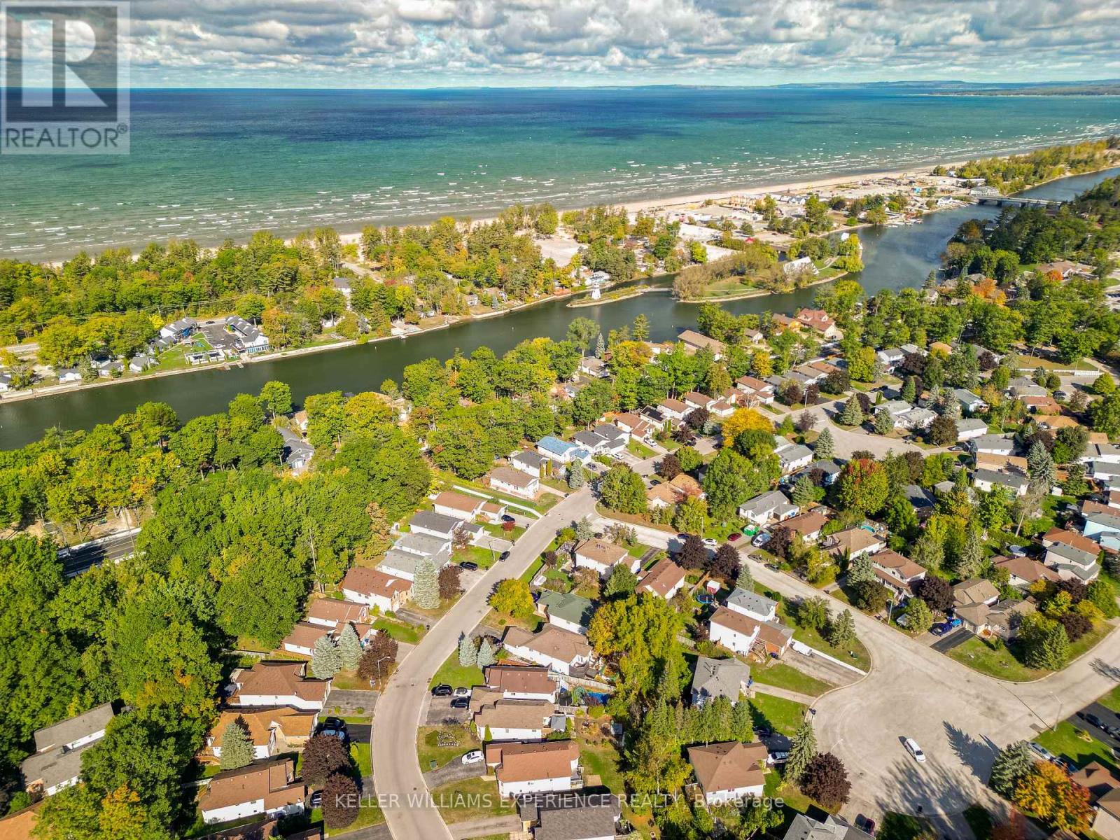 68 Dyer Drive, Wasaga Beach, Ontario  L9Z 1E4 - Photo 35 - S12455404