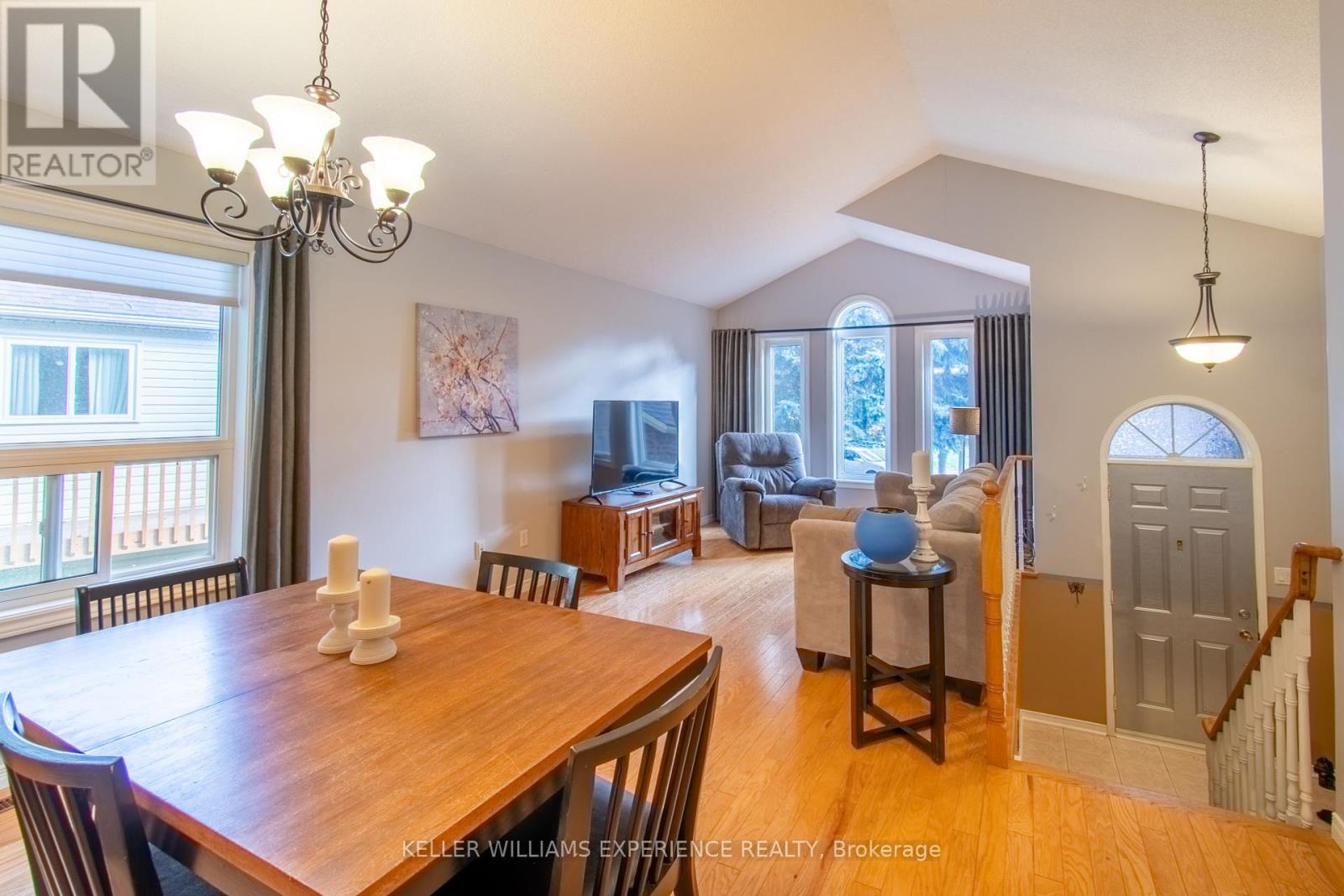 68 Dyer Drive, Wasaga Beach, Ontario  L9Z 1E4 - Photo 4 - S12455404