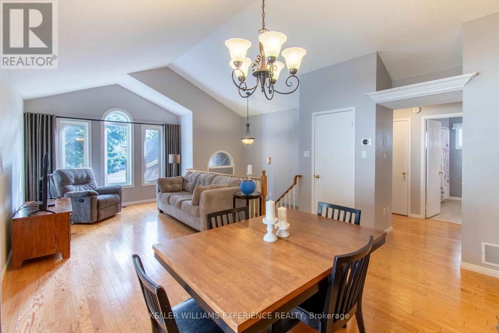 68 Dyer Drive, Wasaga Beach, Ontario  L9Z 1E4 - Photo 5 - S12455404