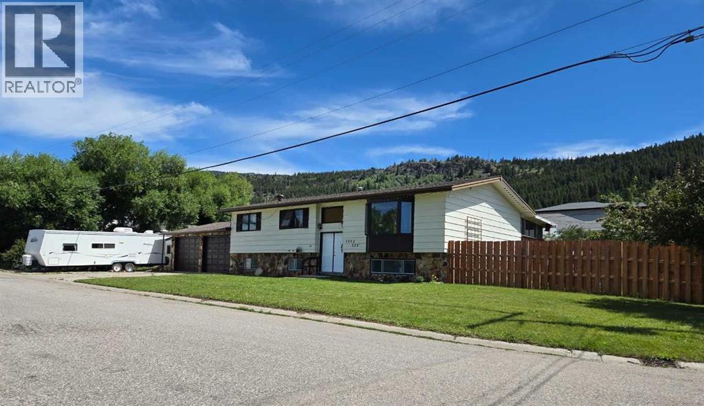 3002 225 Street, Bellevue, Alberta  T0K 0C0 - Photo 1 - A2239860