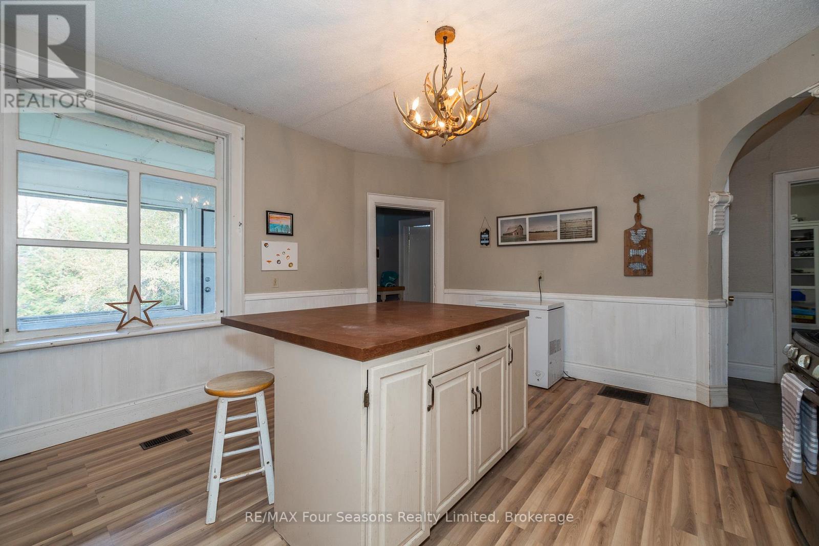 734316 West Back Line Road, Grey Highlands, Ontario  N0C 1E0 - Photo 11 - X12455416