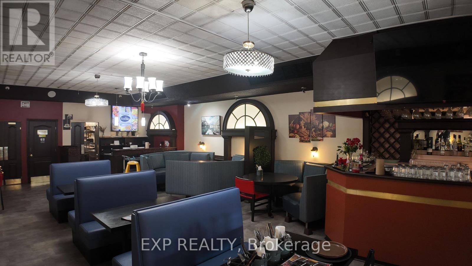 380 Lakeshore Road, Mississauga, Ontario  L5G 1H5 - Photo 2 - W12452616