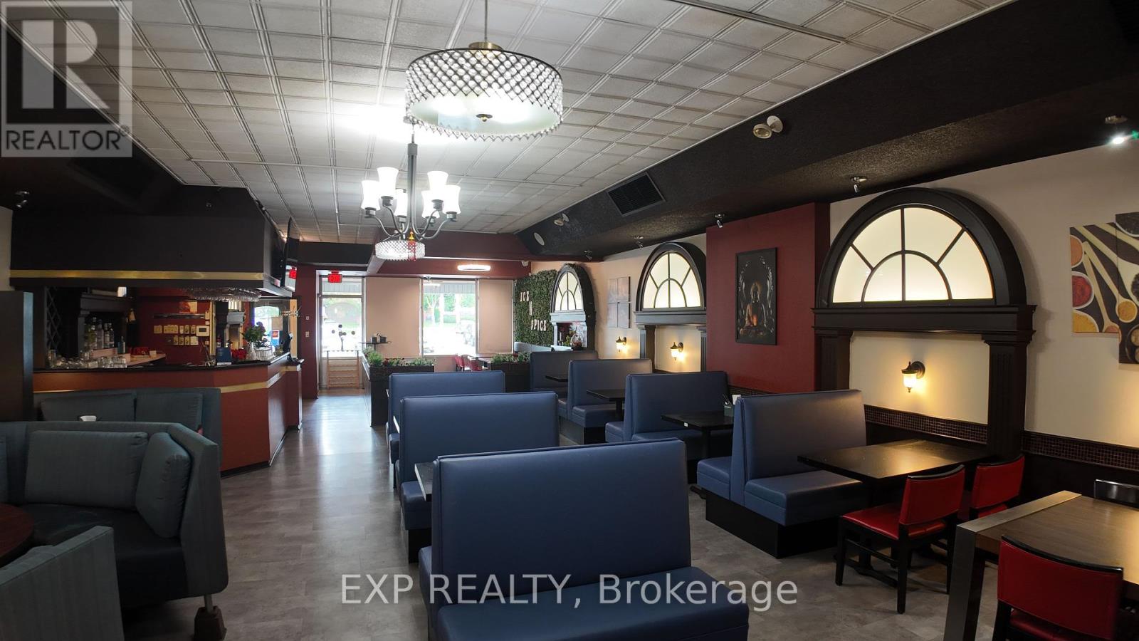 380 Lakeshore Road, Mississauga, Ontario  L5G 1H5 - Photo 3 - W12452616