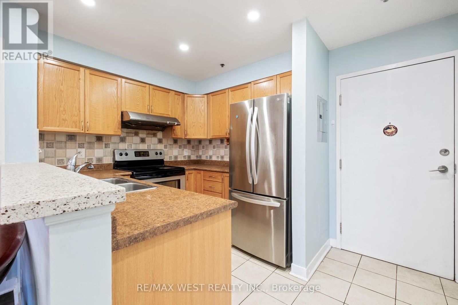 3208 - 4 Dayspring Circle, Brampton, Ontario  L6P 2Z5 - Photo 4 - W12455391