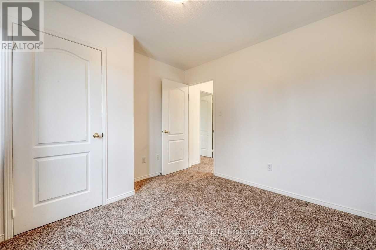 11 Bushmill Circle, Brampton, Ontario  L7A 0K7 - Photo 12 - W12455400