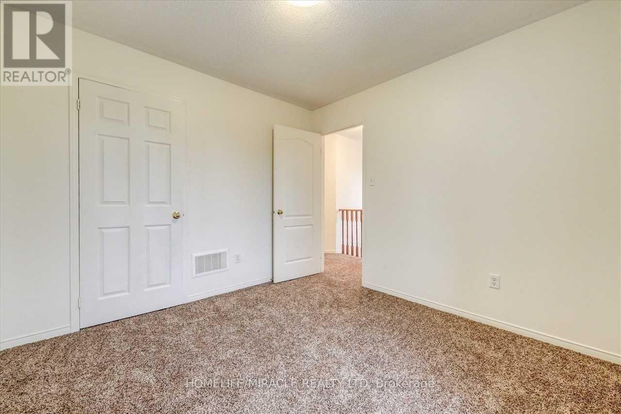 11 Bushmill Circle, Brampton, Ontario  L7A 0K7 - Photo 13 - W12455400