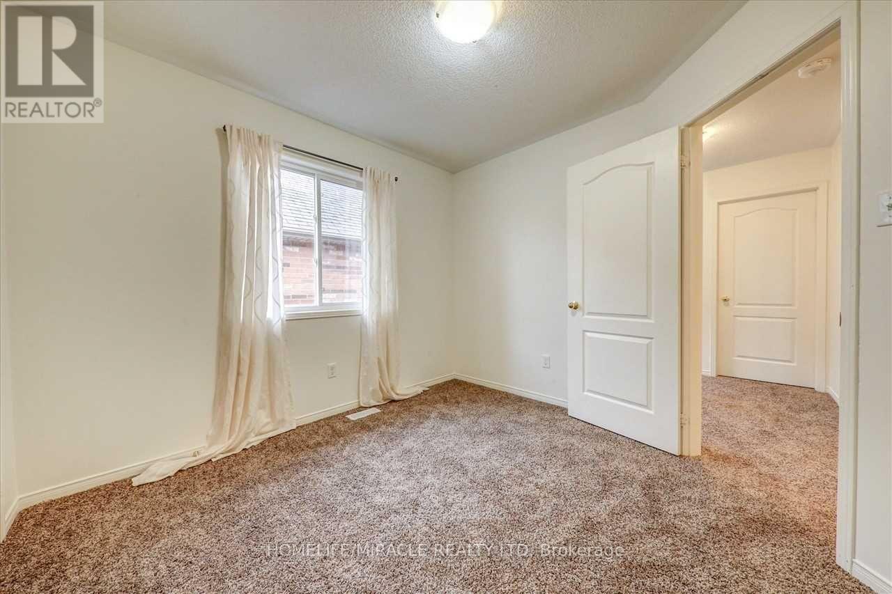 11 Bushmill Circle, Brampton, Ontario  L7A 0K7 - Photo 16 - W12455400