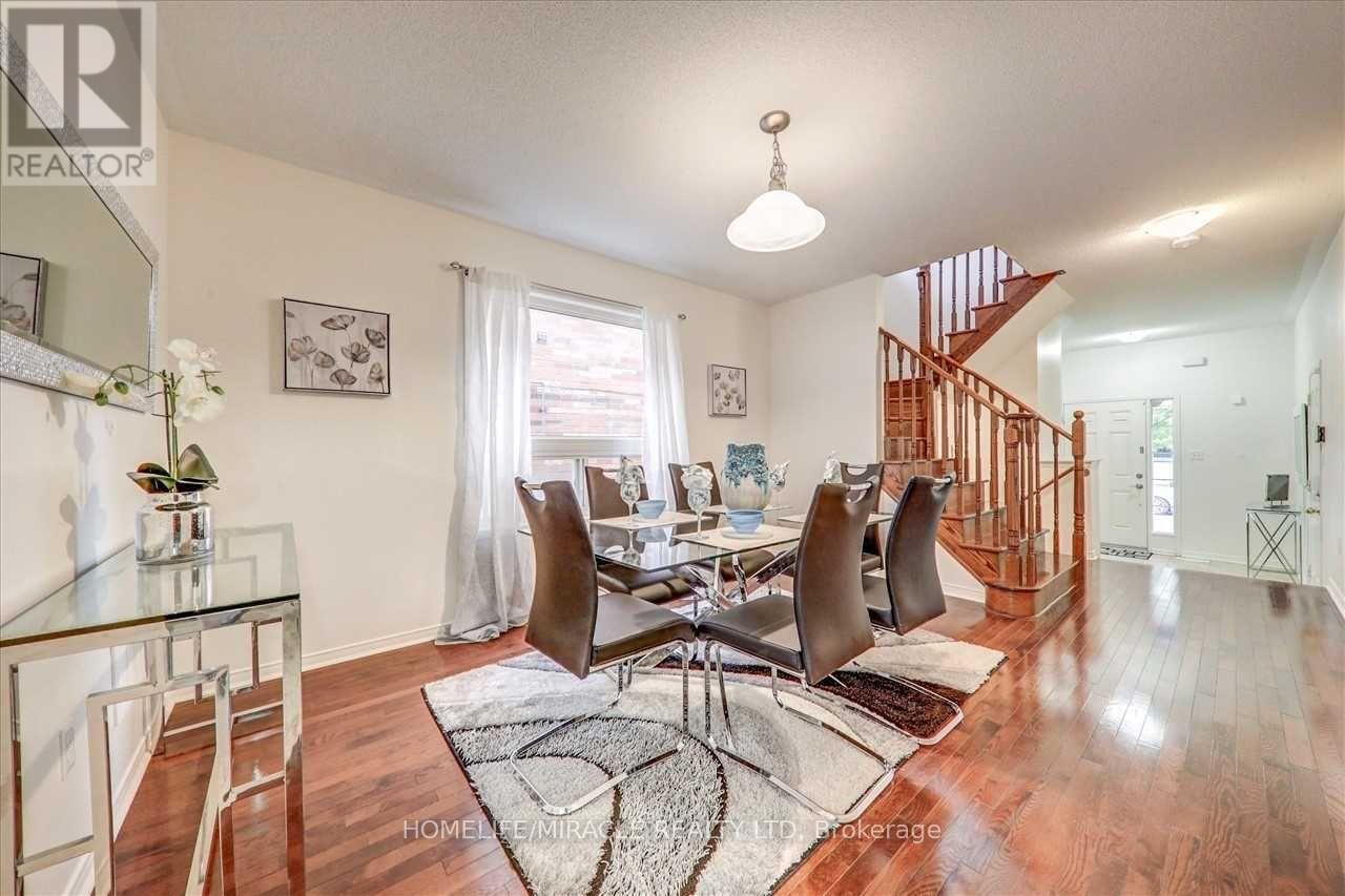 11 Bushmill Circle, Brampton, Ontario  L7A 0K7 - Photo 3 - W12455400