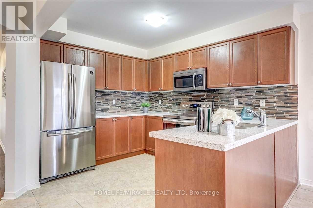 11 Bushmill Circle, Brampton, Ontario  L7A 0K7 - Photo 6 - W12455400