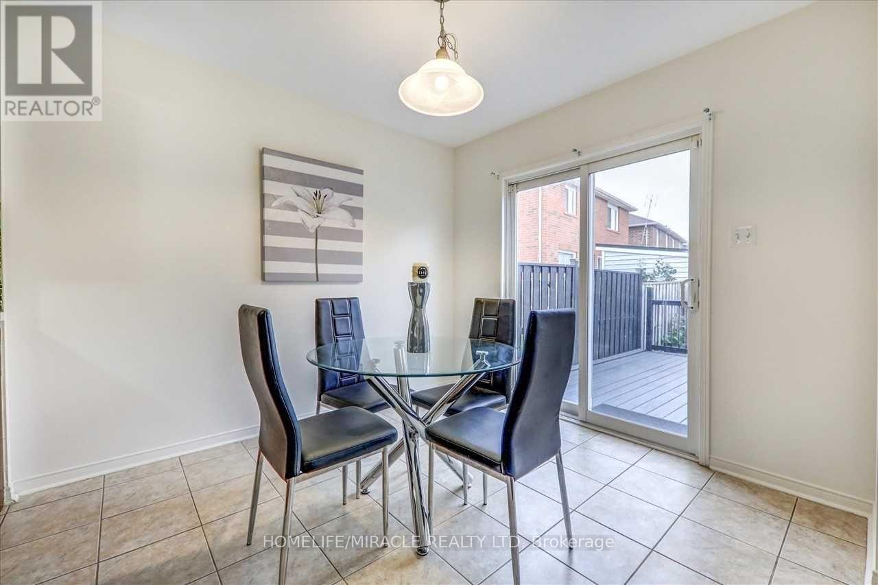 11 Bushmill Circle, Brampton, Ontario  L7A 0K7 - Photo 7 - W12455400