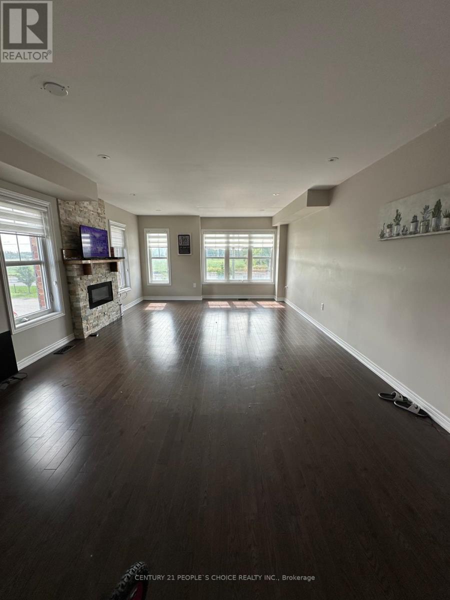 70 Hogan Manor Drive, Brampton, Ontario  L7A 4V3 - Photo 5 - W12455401